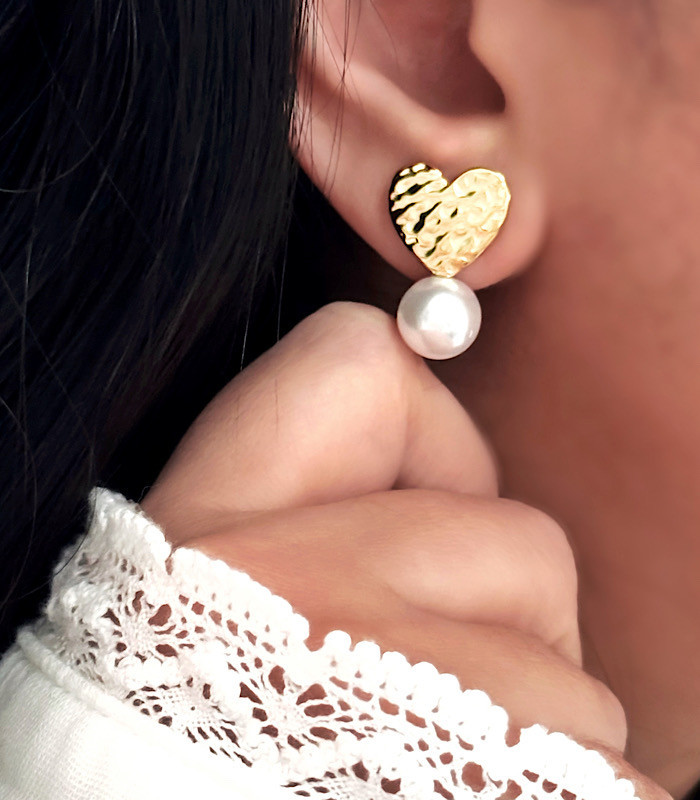Boucles D'oreilles Coeur Plaqué Or Avec Perle Incrustée Gefor - Neuf Avec étiquettes, Fermoir Clous